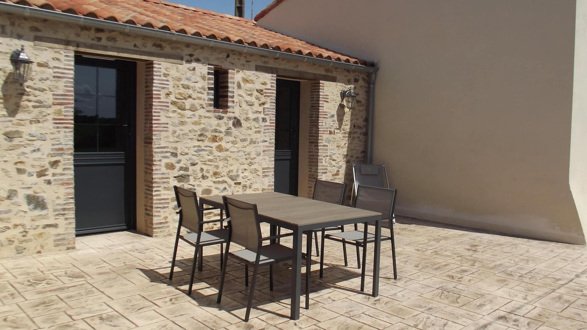 Saint-Prouant House | cottage "straw of yesteryear" 4 to 5 people near the PUY DU FOU in St Prouant