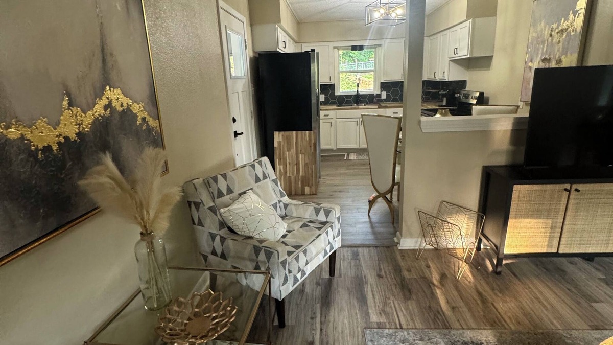 Van Buren House | Cottage style home close to downtown and pet friendly