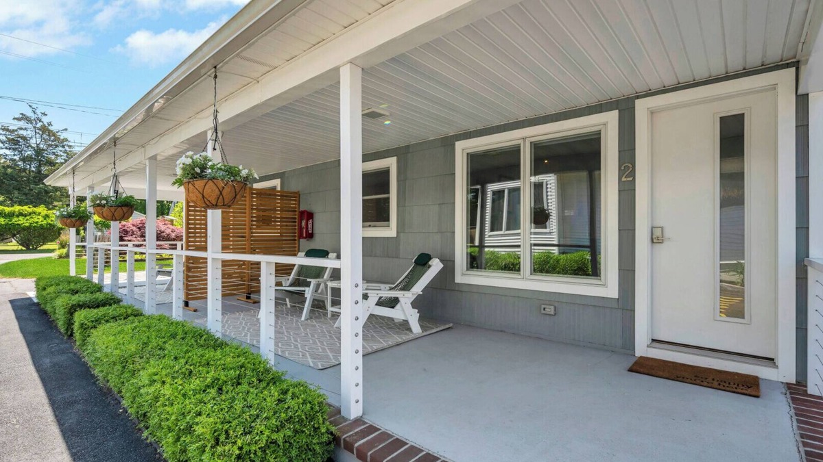 Hampton Bays House | Cottage Suite in Boutique Hotel, Heart of Hampton Bays, Waterfront.