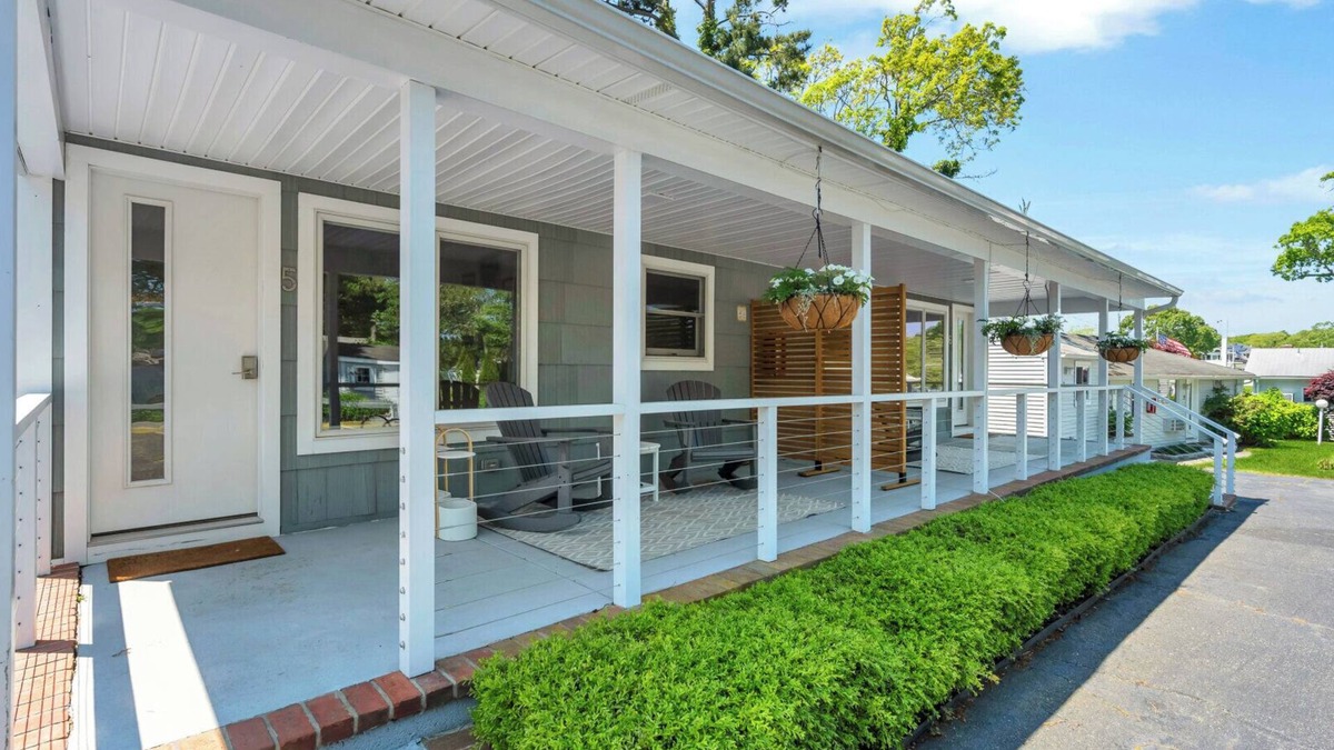 Hampton Bays House | Cottage Suite in Boutique Hotel, Heart of Hampton Bays, Waterfront.