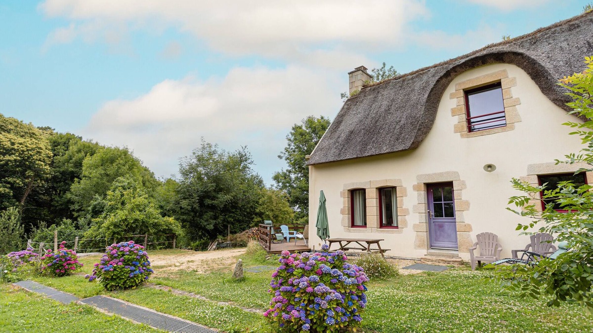 Bono Cottage | Cottage 'Ti Nevez' with Private Terrace, Private Garden and Wi-Fi
