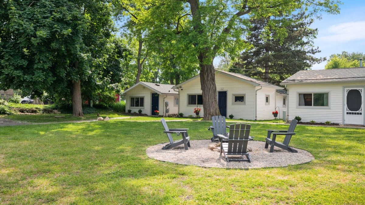 Whitmore Lake Cottage | Cottage w/Lake Access Unit 1