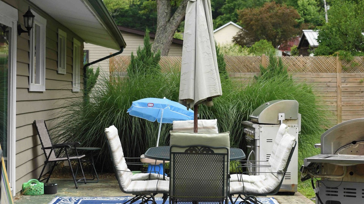 Nelsonville Cottage | Cottage w/Yard + Grill ~ 21 Mi to Hocking Hills!