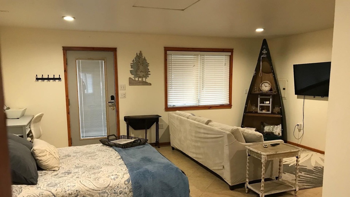 Shirley Cottage | Cottage walking distance to Greers Ferry Lake, boat launch and swimming area