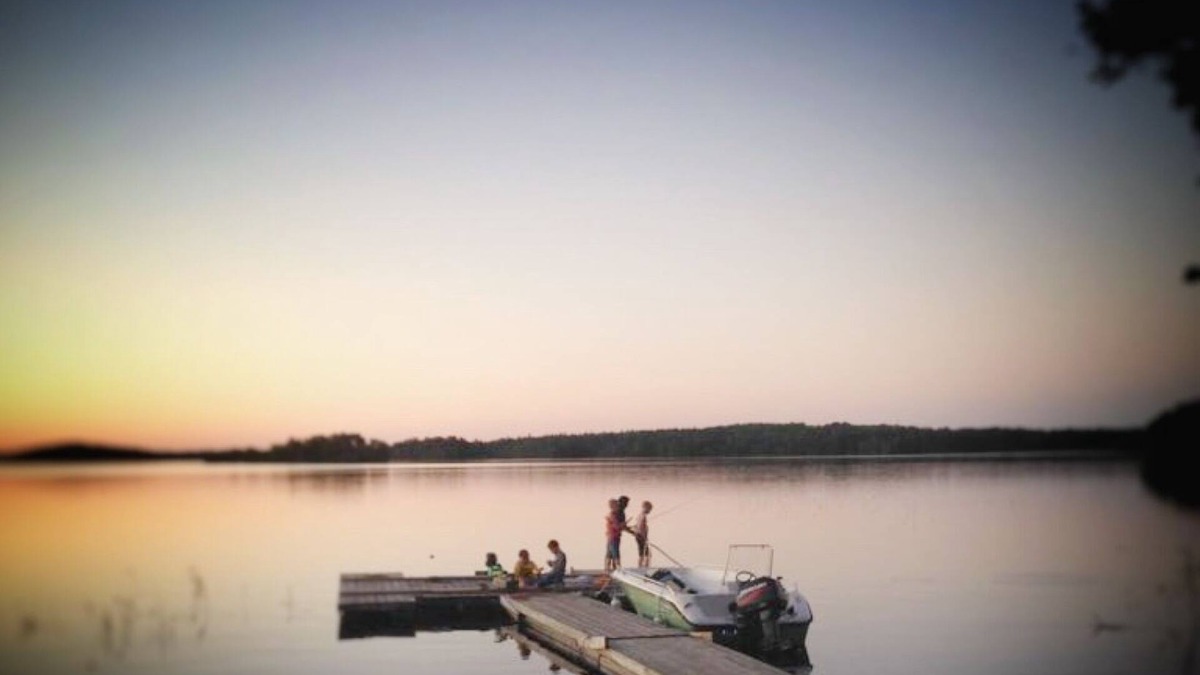 Annerstad House | Cottage with a own boat by the lake