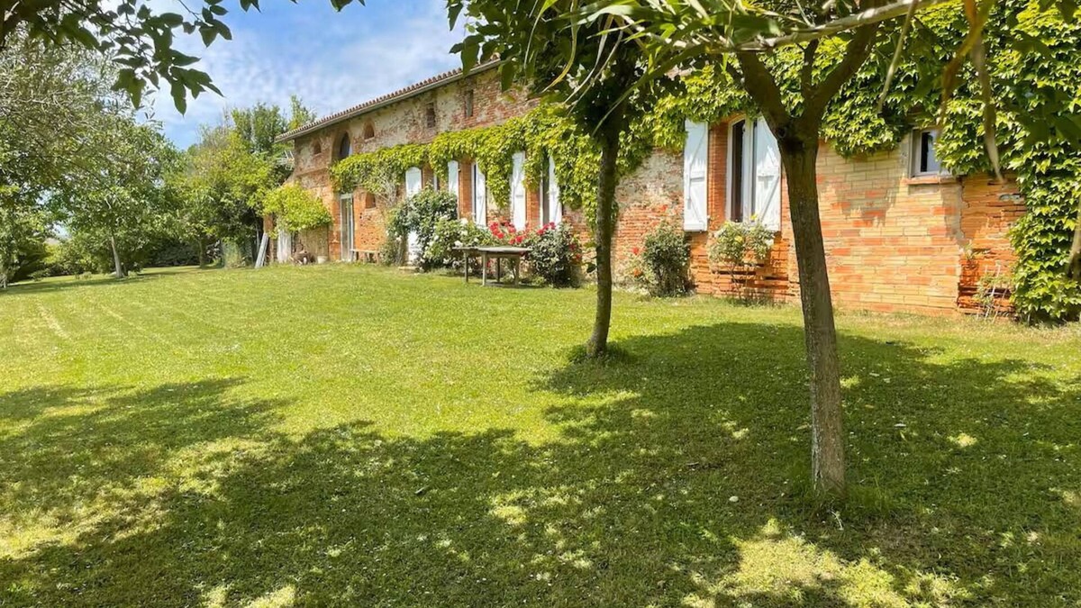 Lezat-sur-Leze Cottage | Cottage with breathtaking views of the Pyrenees