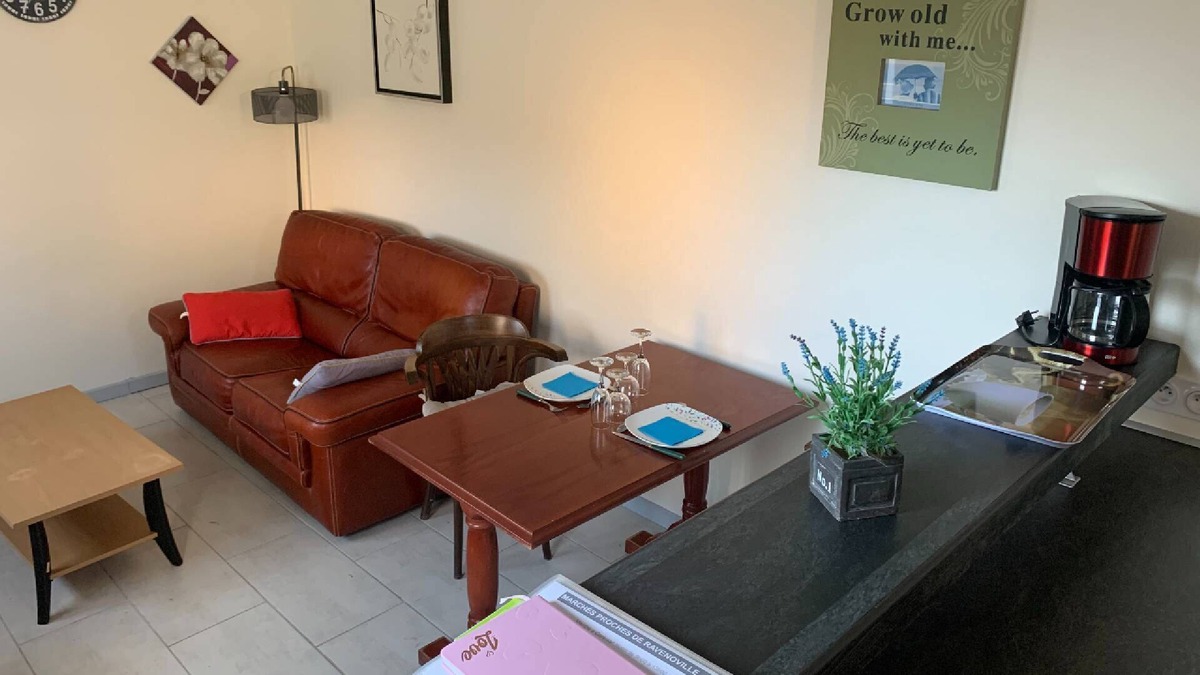 Ravenoville House | Cottage with private garden, 10 meters from the sea