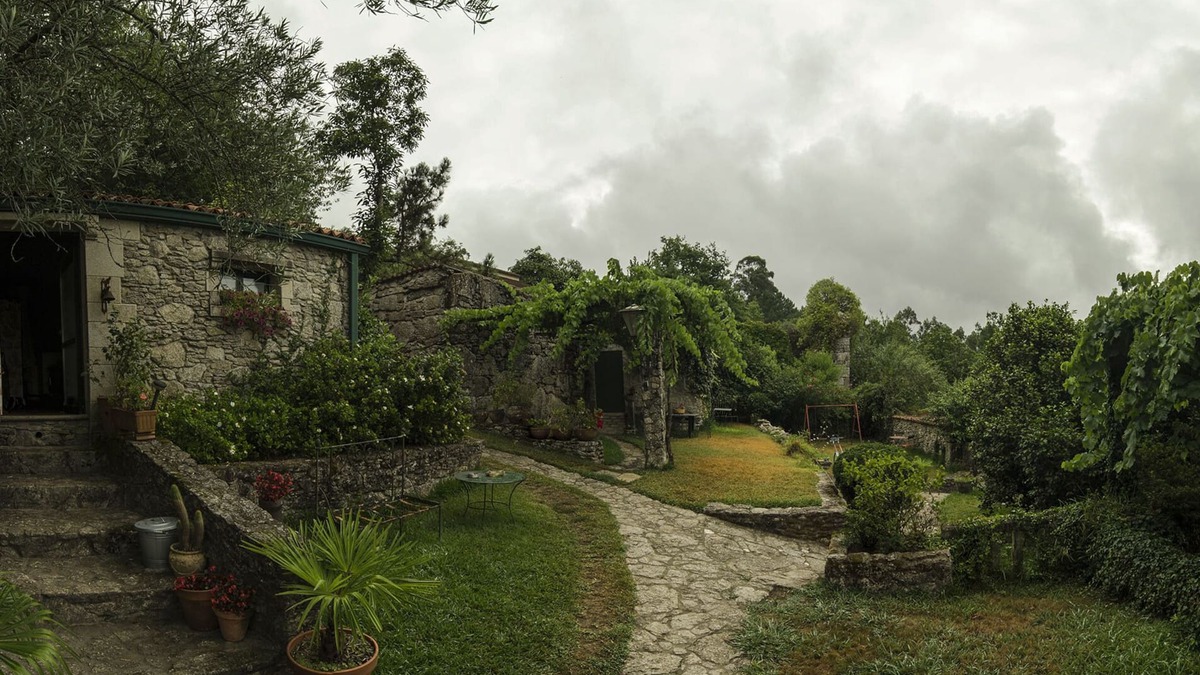 Ponteareas House | Cottage with garden