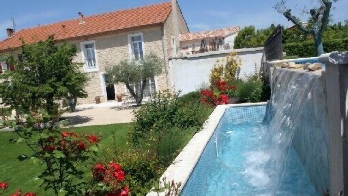 Caromb Apartment | Cottage with infinity pool in Provencal farmhouse