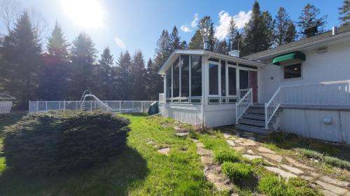 Saint Come House | Cottage with inground pool outside