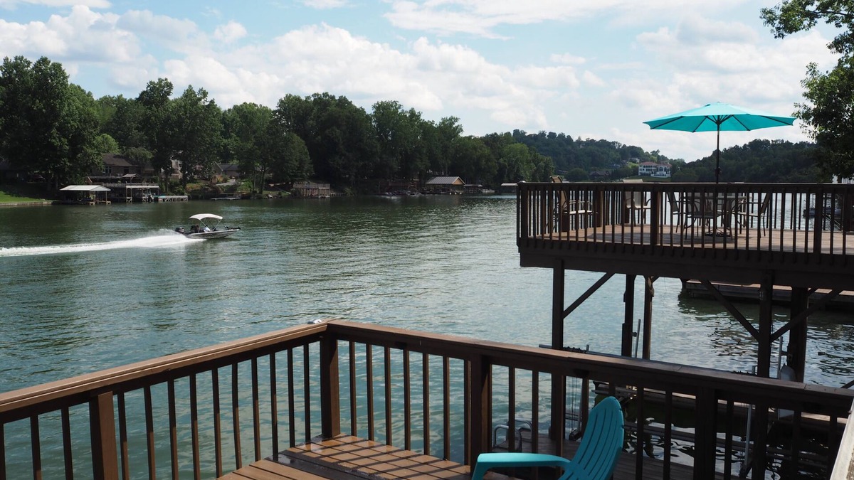 Lynn Garden Cottage | Cottage with Lake Views Hot Tub and Dock