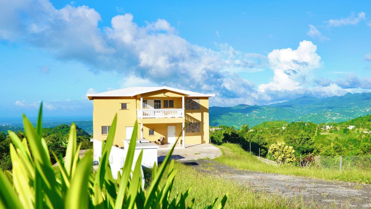 Masa Cottage | Cottage with Ocean, City and Rainforest Views