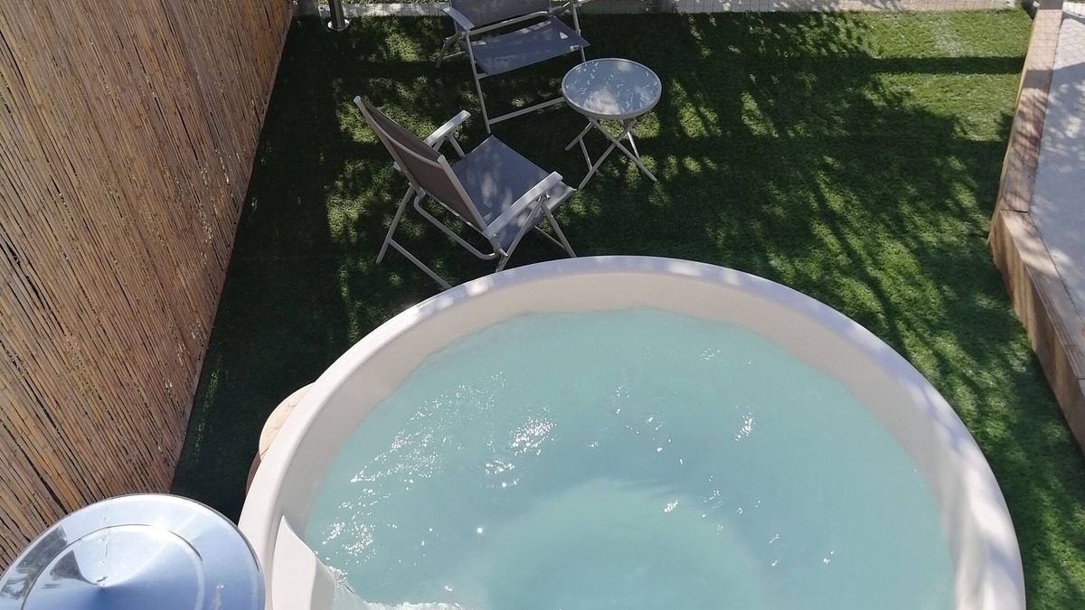 El Pala de Torroella Cottage | Cottage with outdoor Nordic bathtub, in the middle of nature