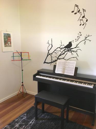 Singleton Heights House | Cottage with Piano, Books & Games in the Hunter