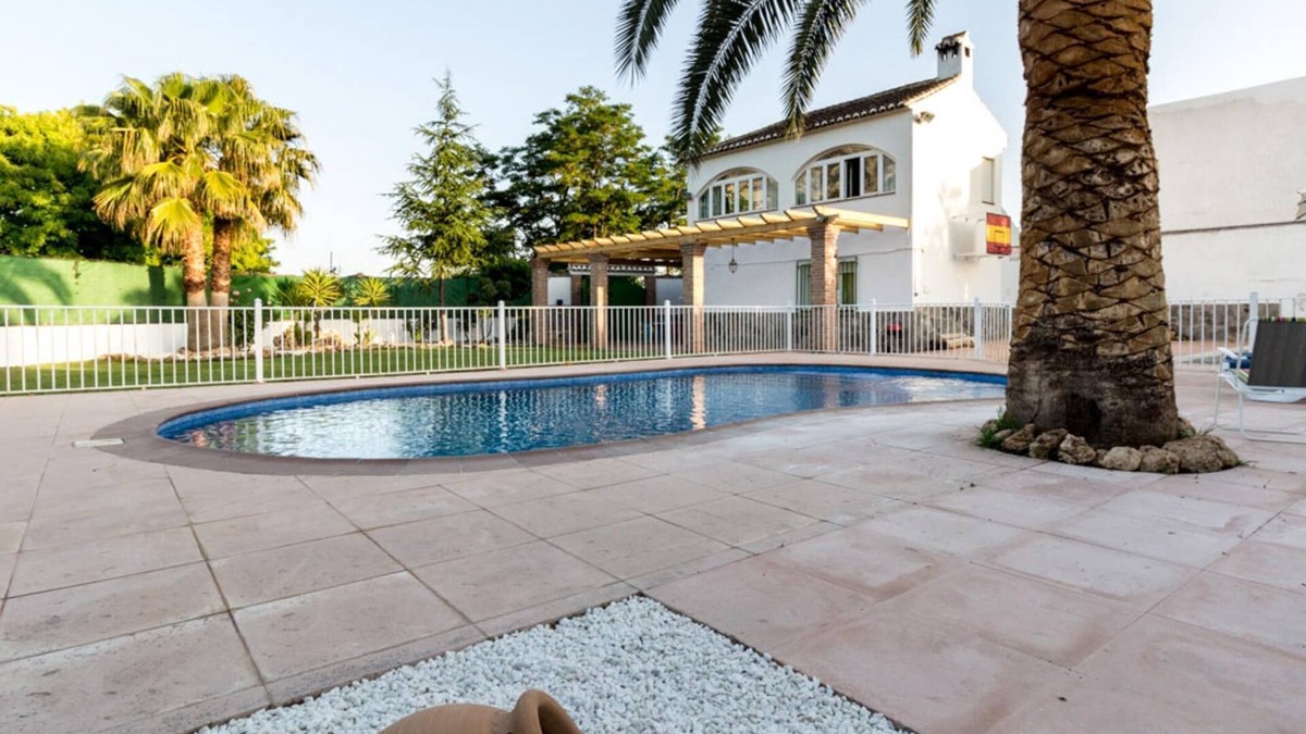 Durcal Villa | Cottage with pool, garden with views and wifi