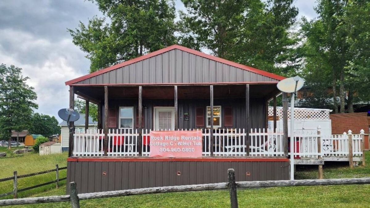 Pipestem Cabin | Cottage with private hot tub- the perfect way to relax after a day of exploring