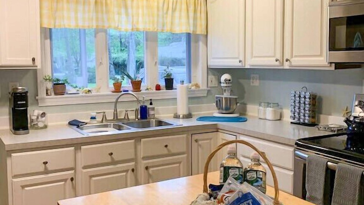 Old Lyme House | Cottage with Roger’s Lake views and access.