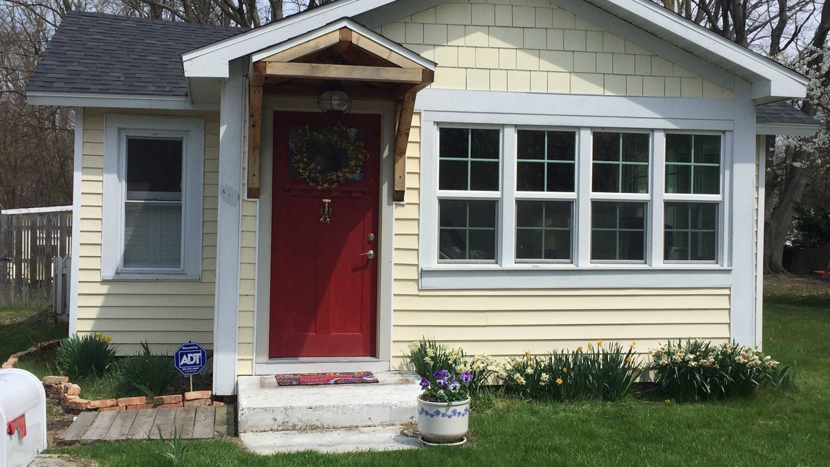 New Buffalo House | Cottage With Studio Steps From Downtown New Buffalo And Beach