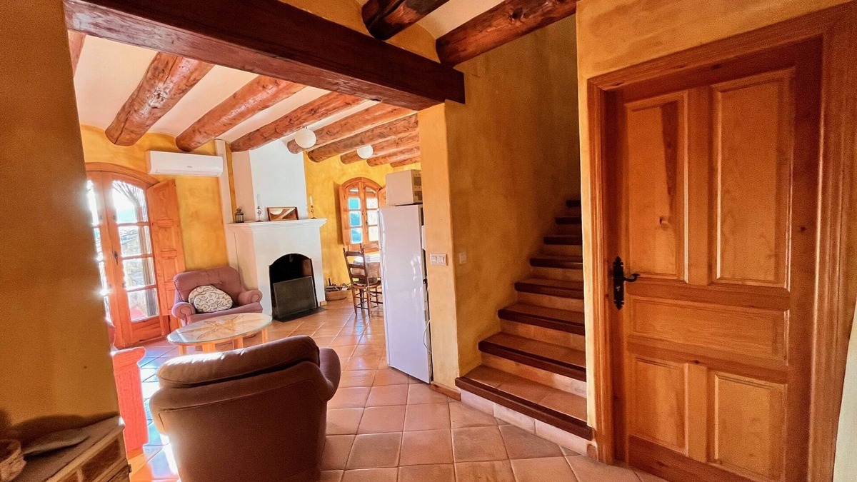 Ainsa House | Cottage with terrace and garden