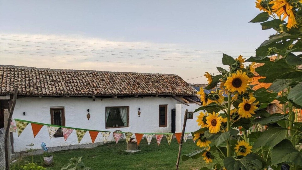 Popovo Cottage | Cottage with working petting farm ideal peaceful retreat.