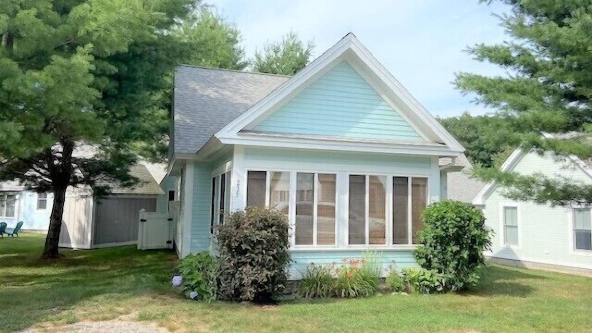 Summer Village Cottage | Cottages at Summer Village, fully furnished cottage, Wi-fi, heated pools, hot tub