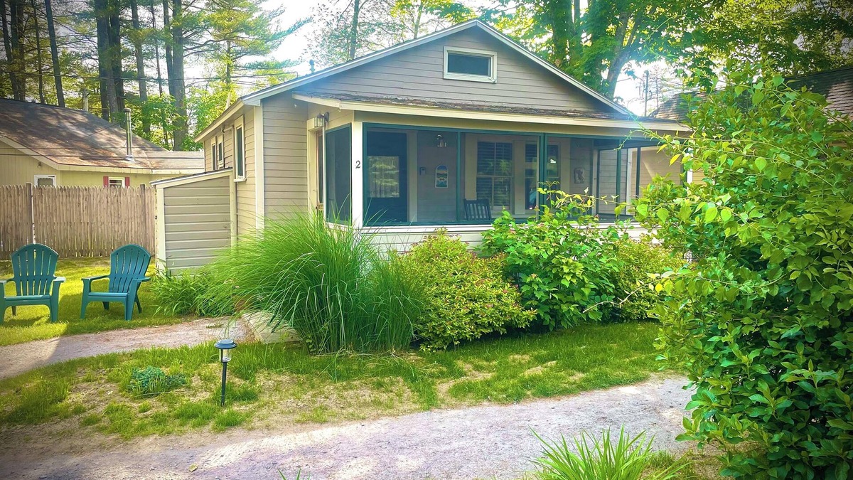 Bridgewater Cottage | Cottages by the Lake #2 MAY SPRING SPECIALS!
