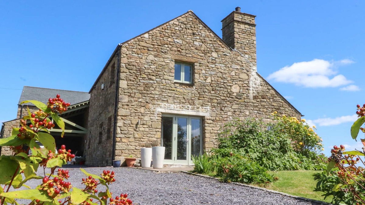 Higher Walton Cottage | COTTAM COTTAGE FARM, family friendly, with open fire in Ribchester