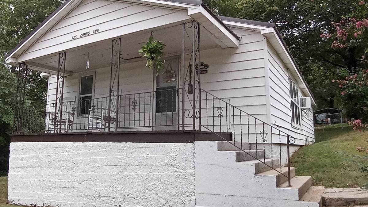 Cotter House | Cotter house on the Hill