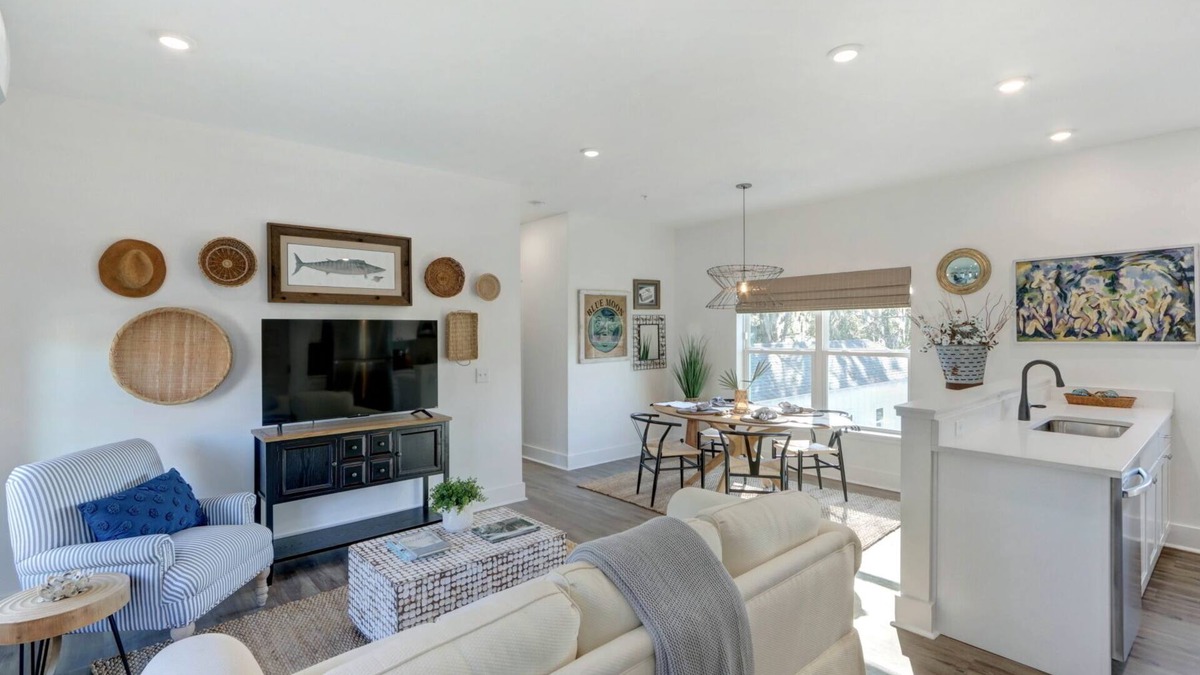 Thunderbolt Condo | Cotton Bleu- Coastal Convenience & Close to SAV by Lucky Savannah