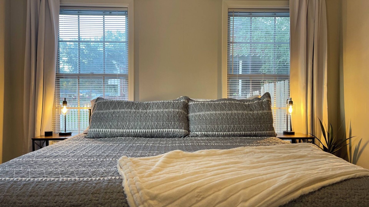 West Monroe House | Cottonport Cottage-stunning 3/2 in heart of West Monroe with all KING size beds!
