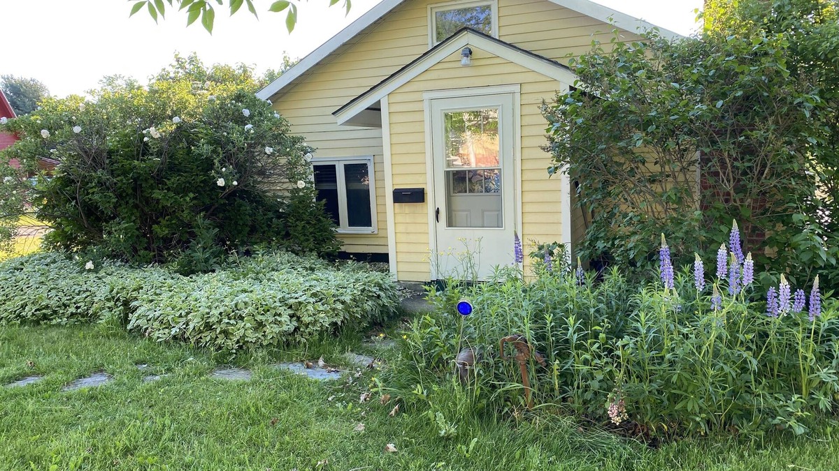 Shelburne Cottage | Cottontail Cottage with SAUNA and Fireplace
