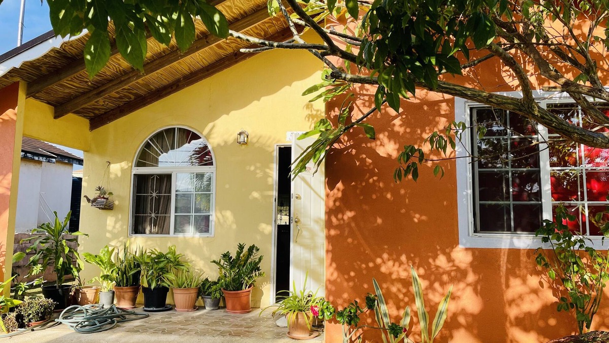 Rhyne Park Village Cottage | Cotttage on the Hill