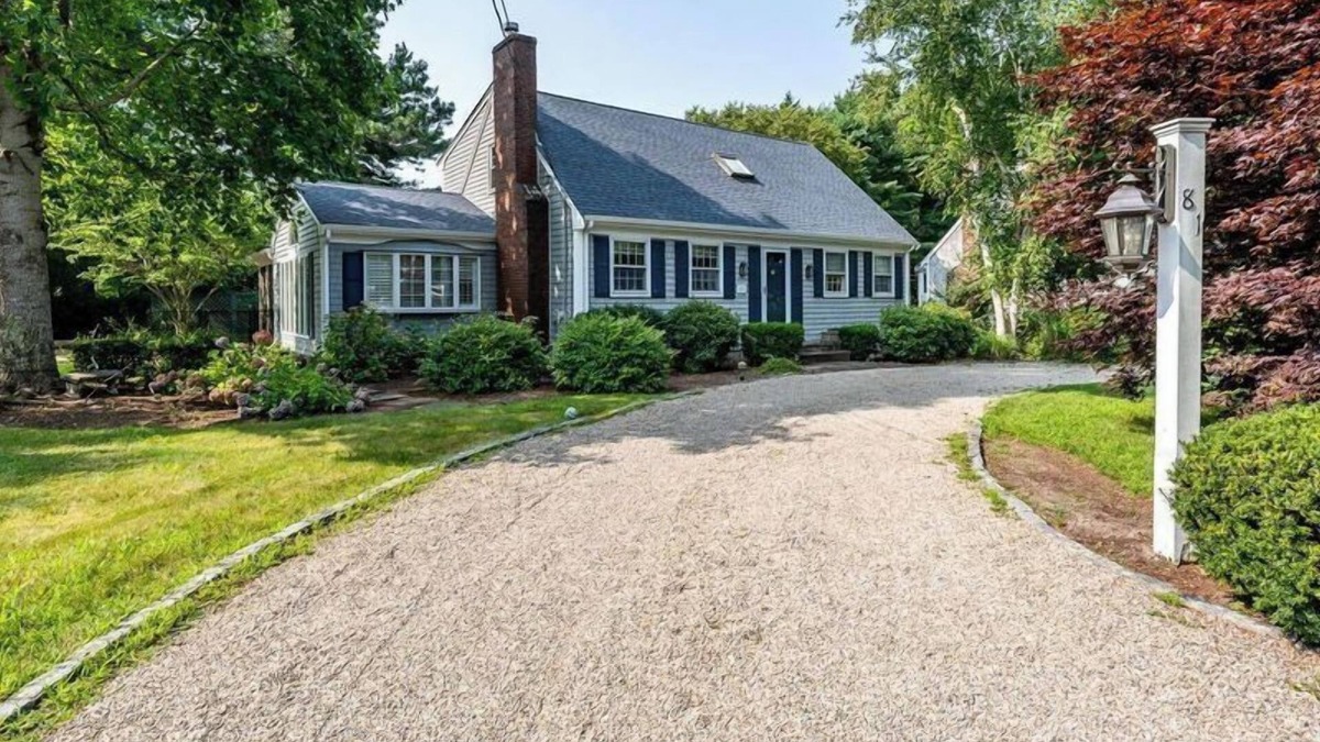 Cotuit House | Cotuit 5 bedroom, 3 bath home, pet friendly, great location! Will sleep up to 10+, Beach pass included