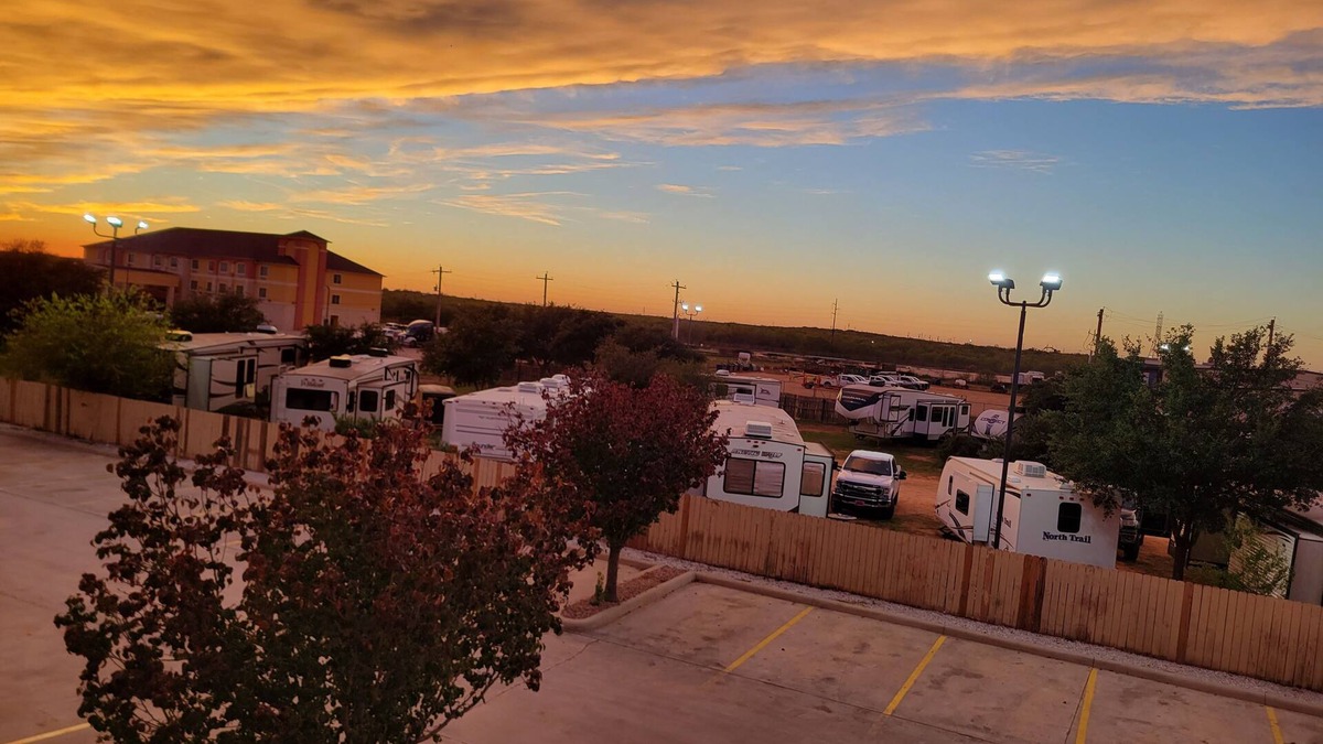 Cotulla Hotel | Cotulla Whitten Inn