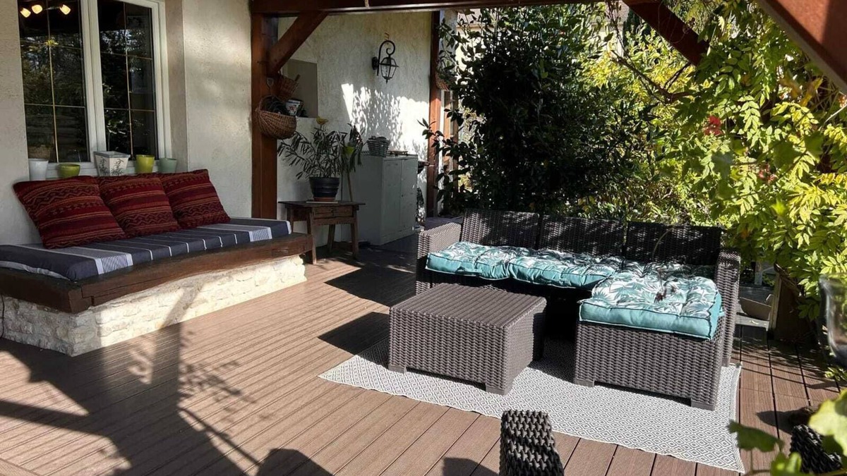 Saint-Hymetiere House | Country house in Jura Grotte de la Caborne du Boeuf close by