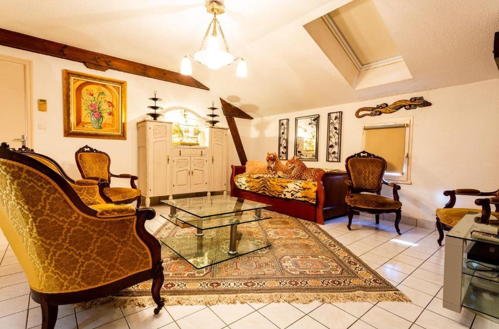 Maulevrier Apartment | Coucher de lune