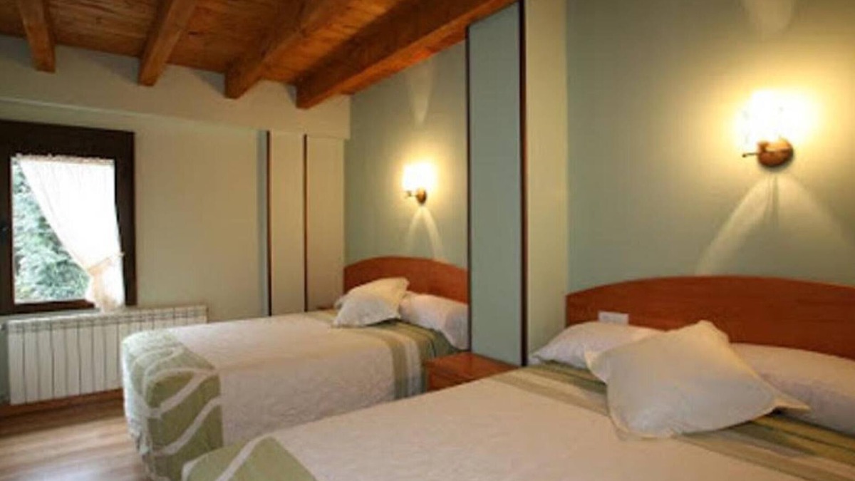 San Martin de los Herreros House | Country House 'La Reserva' with Mountain View, Private Garden and Wi-Fi