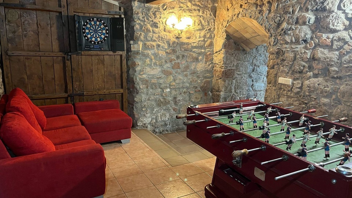 Sant Salvador de Guardiola Apartment | Country House 'Set Rengs 3' with Lake View, Shared Pool and Wi-Fi