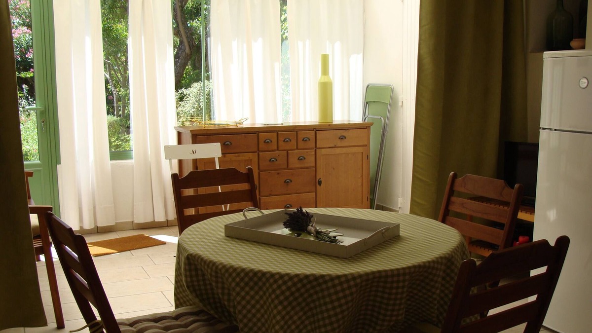 Saint-Saturnin-les-Avignon Cottage | Country Cottage /Gite - Saint Saturnin les Avignons