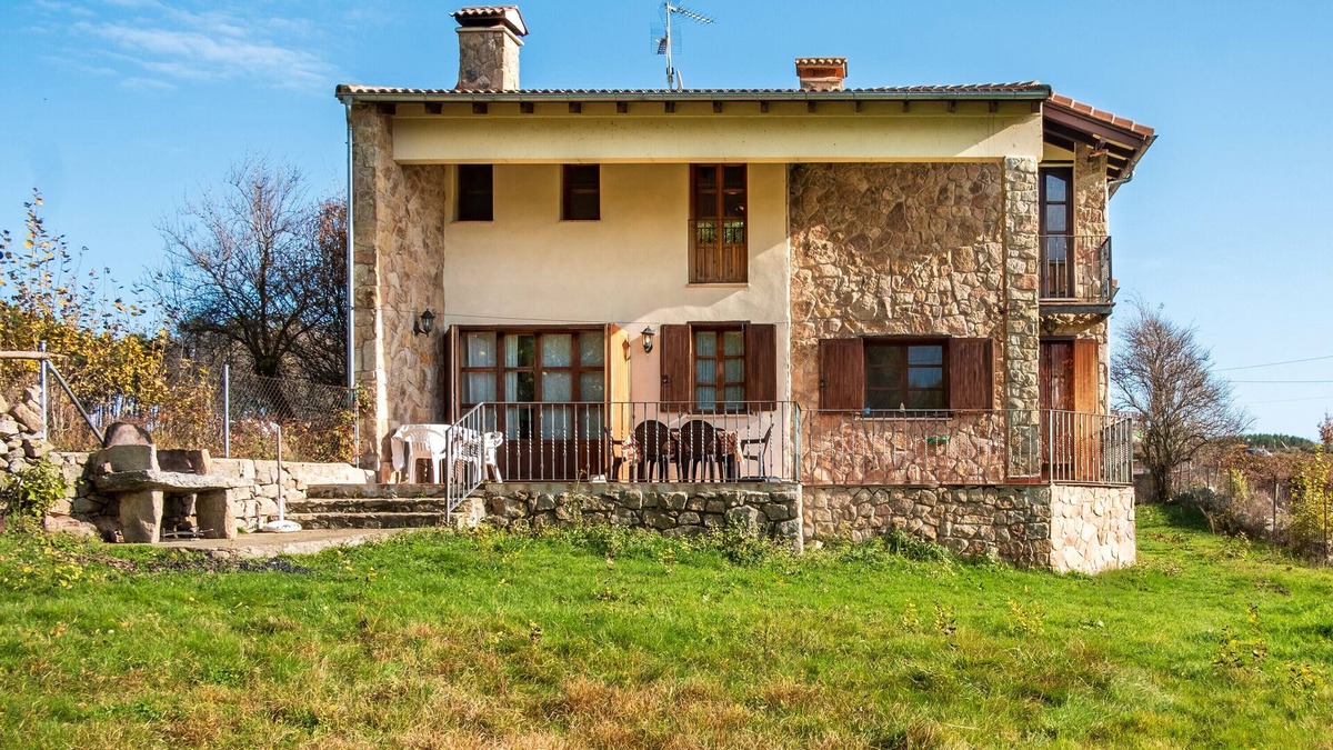San Martin del Pimpollar House | Country House 'La Puerta De Gredos' with Mountain View, Private Terrace and Wi-Fi