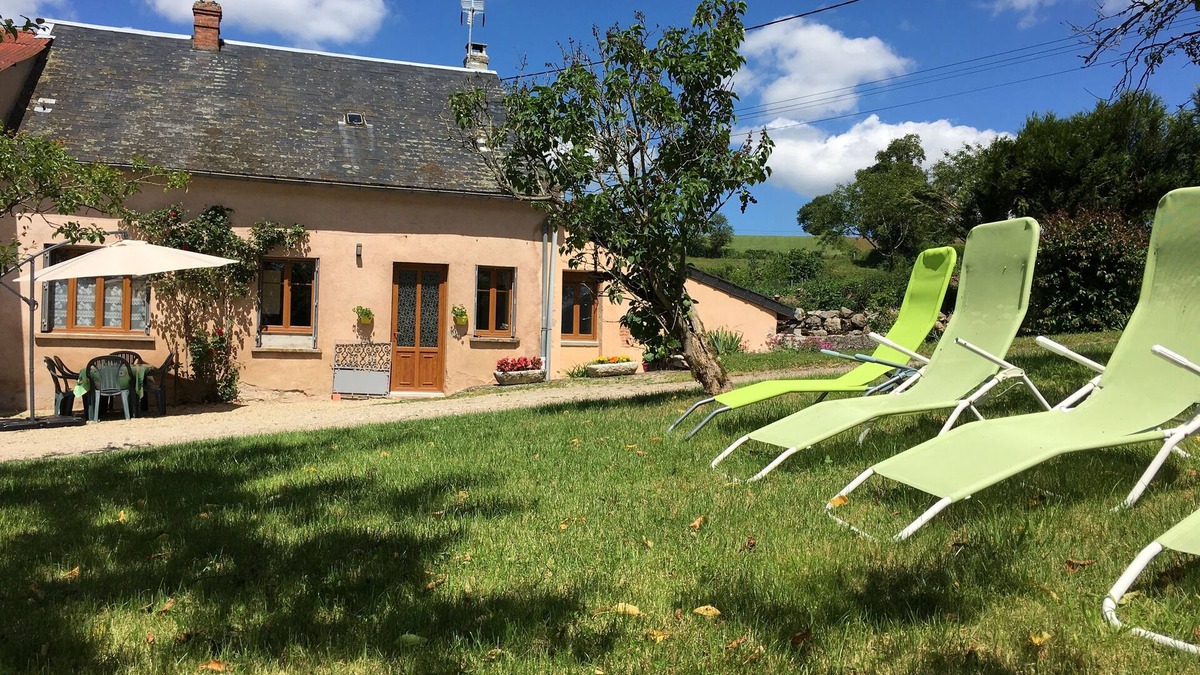Saint-Germain-des-Champs House | Country house in quiet cul-de-sac, with beautiful view of the Morvan, single storey