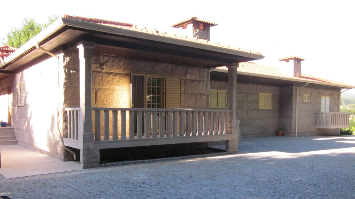 Guimaraes House | Country house situated in a quiet area between Guimarães and Braga