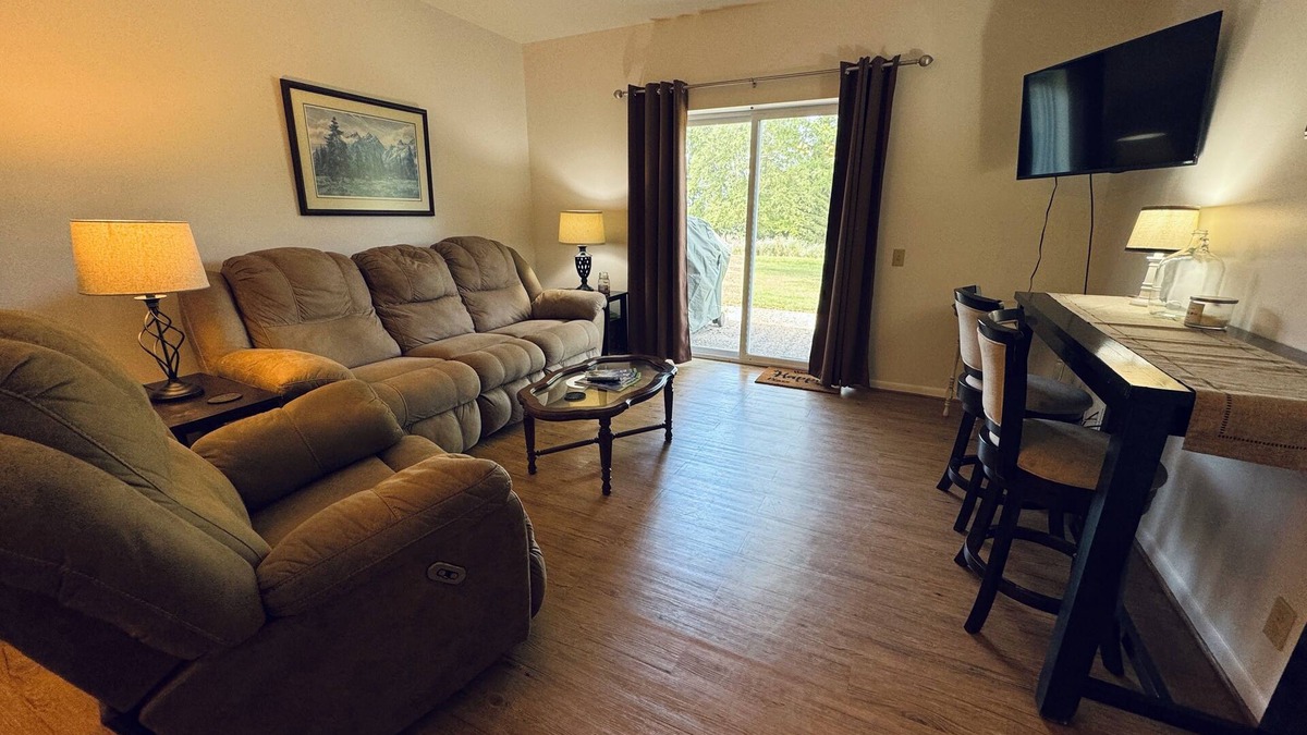 Teeds Grove Apartment | Country Apartment Rental in an Outdoor Paradise!