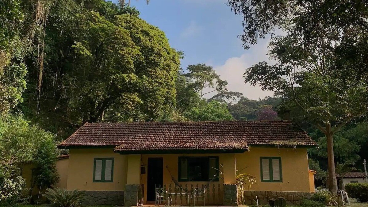 Sacra Familia do Tingua House | Country house with pool, fireplace and glass suite with bathtub