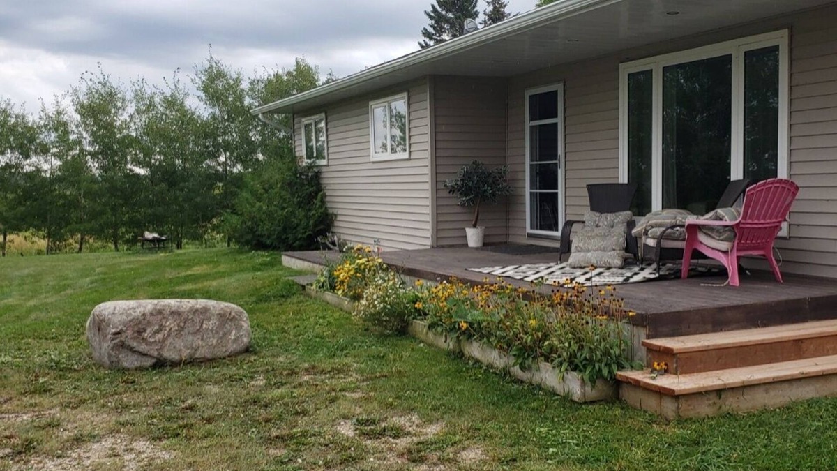 Strathclair Cabin | Country cabin by Riding Mountain National Park- scenery at its best!