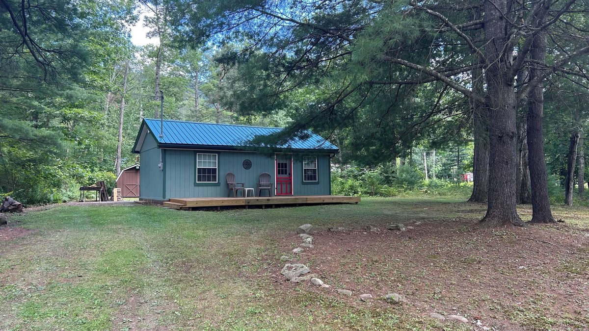 Gaines Cabin | Country cabin for two near Pine Creek within minutes to area attractions!