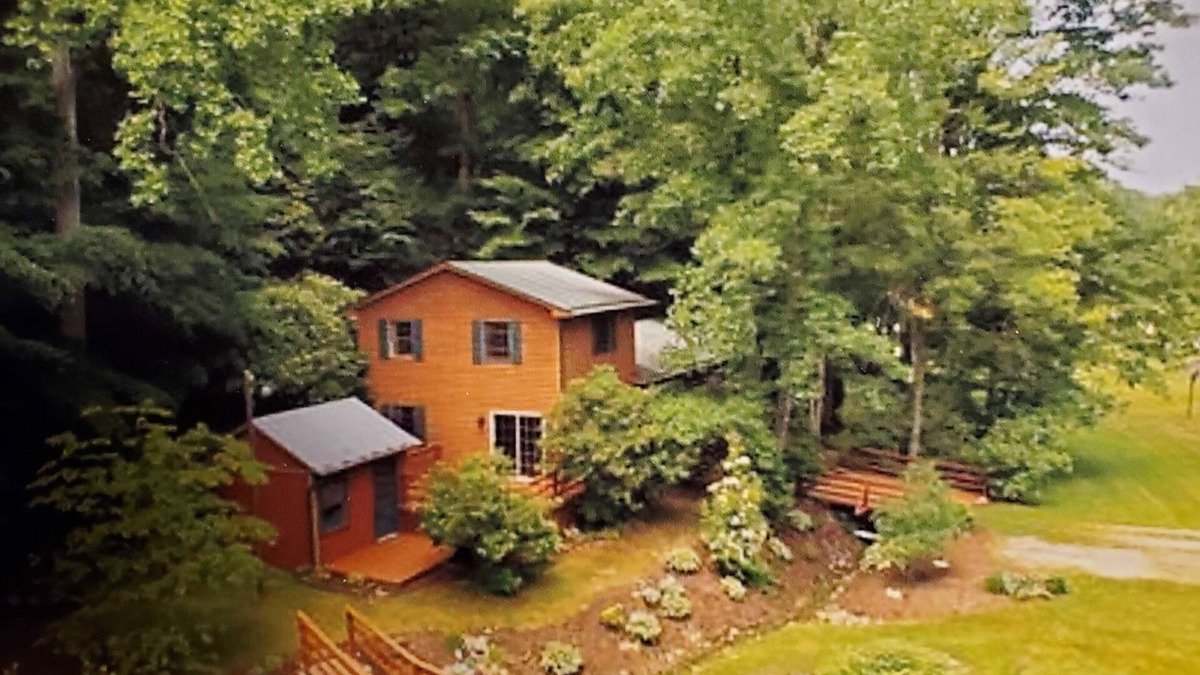 Floyd House | Country Cabin in the Blue Ridge Mountains of Floyd County