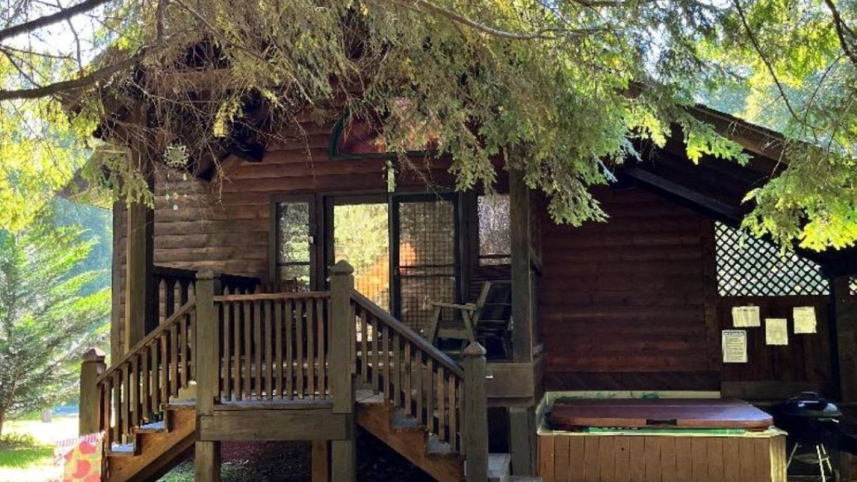 Lansing Cabin | Country Cabin within minutes of the New River Gorge National Park & Preserve.