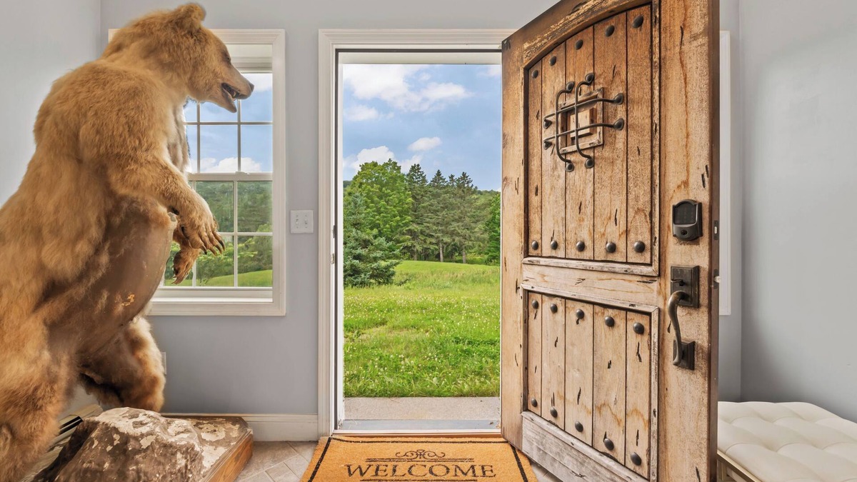West Minot House | Country Castle Retreat! Beautiful 4600+ sq 4 bd 4 bath sprawling country estate!