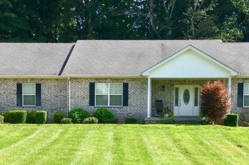 Pleasant View House | Country Chic- 4 BR Home-Quiet Country Road